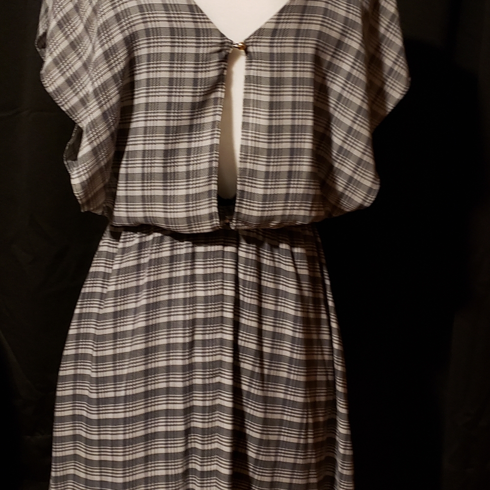 Dress - Picture 2 of 5